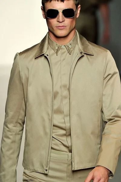 Look 15